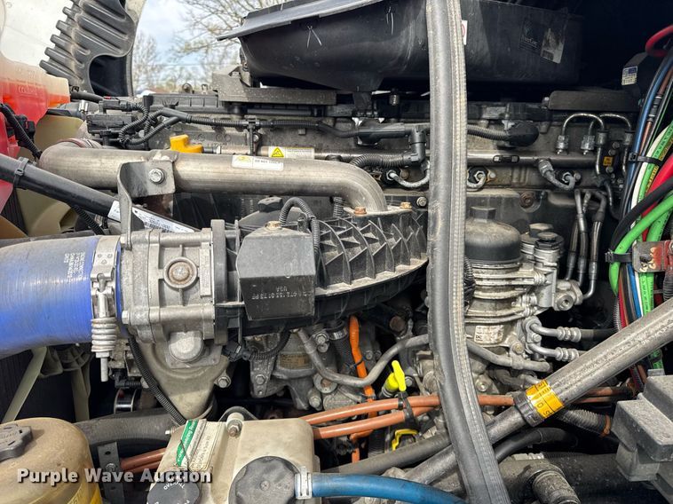 image for item DU3466 2016 Freightliner Cascadia semi truck