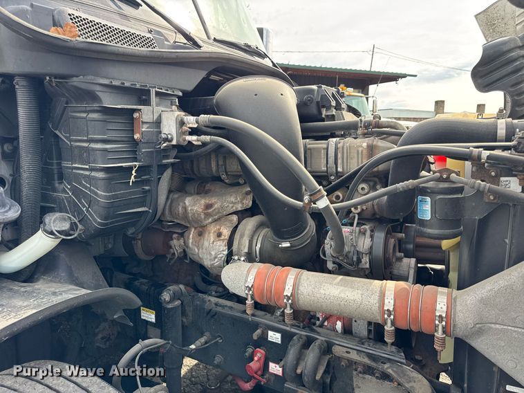 image for item DU3466 2016 Freightliner Cascadia semi truck