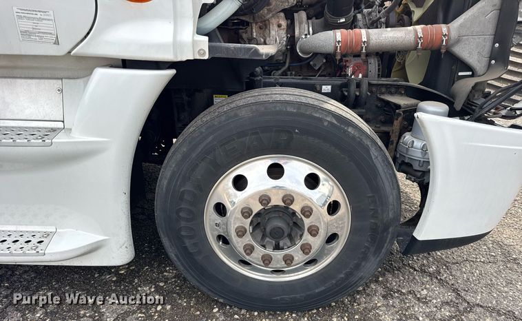 image for item DU3466 2016 Freightliner Cascadia semi truck