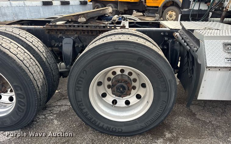 image for item DU3466 2016 Freightliner Cascadia semi truck