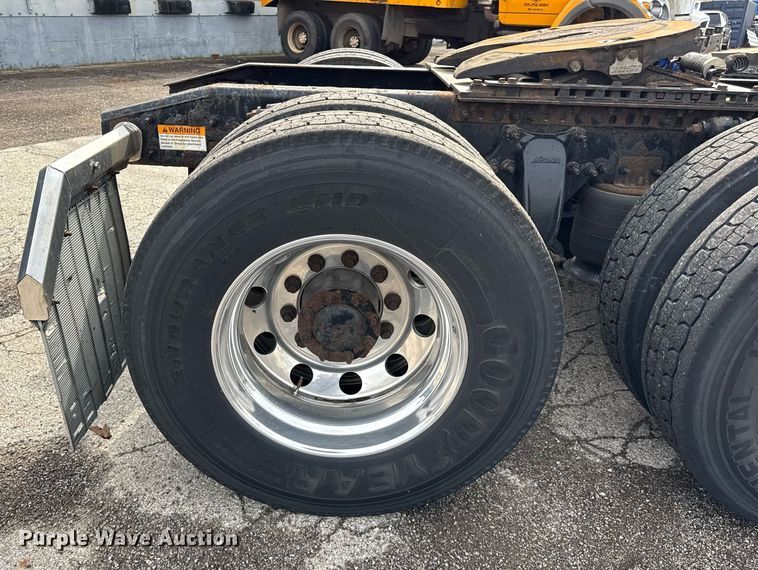 image for item DU3466 2016 Freightliner Cascadia semi truck