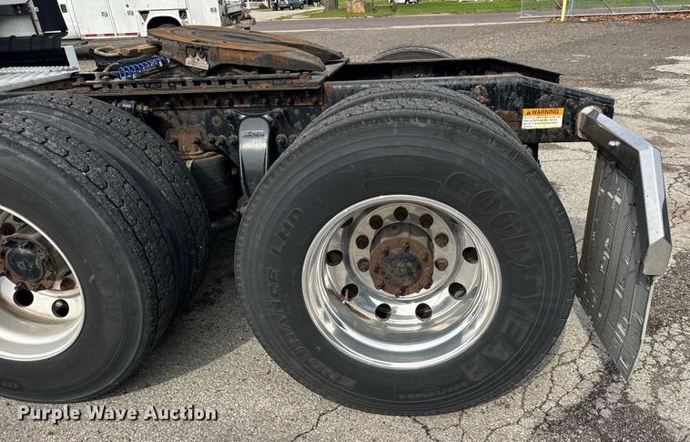 image for item DU3466 2016 Freightliner Cascadia semi truck