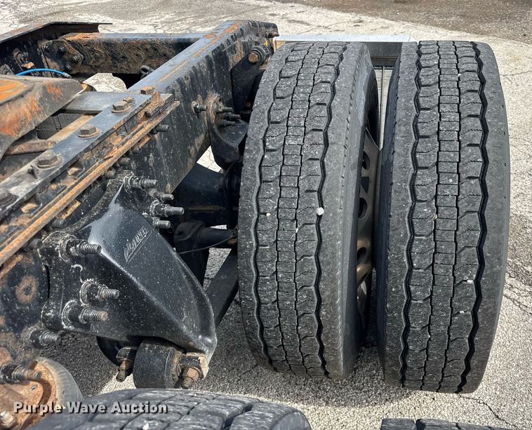 image for item DU3466 2016 Freightliner Cascadia semi truck