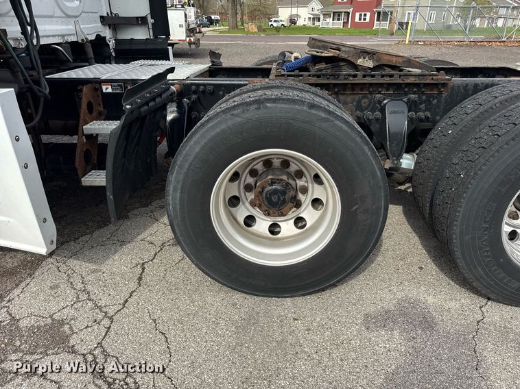 image for item DU3466 2016 Freightliner Cascadia semi truck