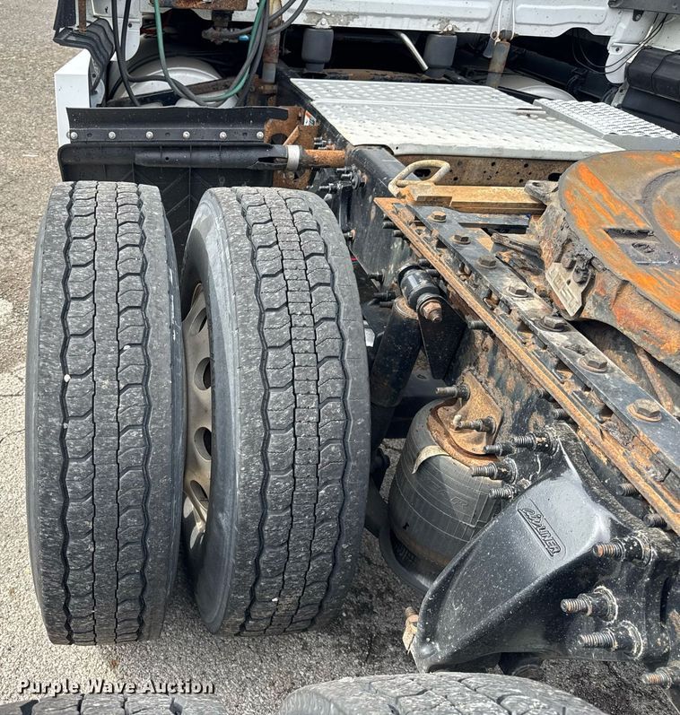 image for item DU3466 2016 Freightliner Cascadia semi truck