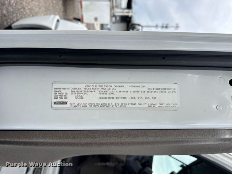 image for item DU3466 2016 Freightliner Cascadia semi truck