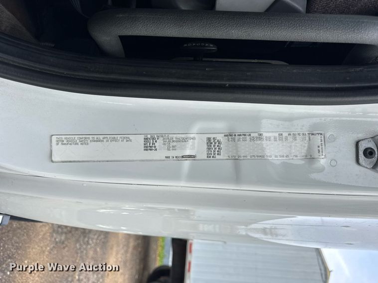 image for item DU3466 2016 Freightliner Cascadia semi truck