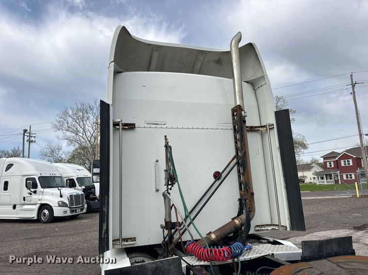 image for item DU3468 2013 Kenworth T660 semi truck