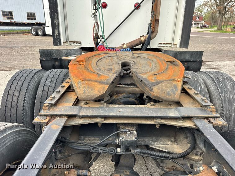 image for item DU3468 2013 Kenworth T660 semi truck