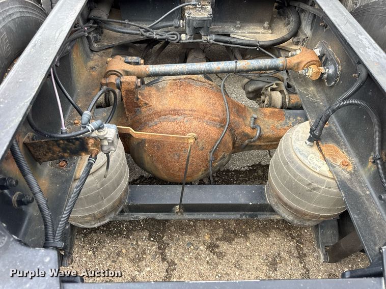 image for item DU3468 2013 Kenworth T660 semi truck