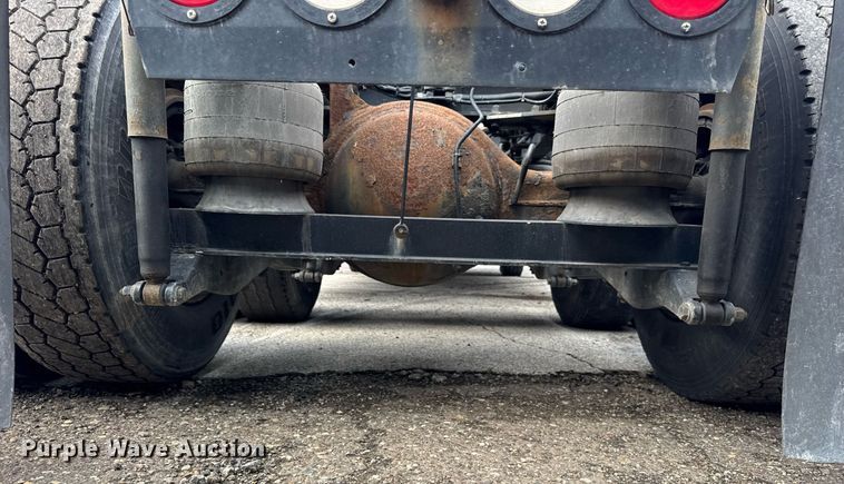 image for item DU3468 2013 Kenworth T660 semi truck