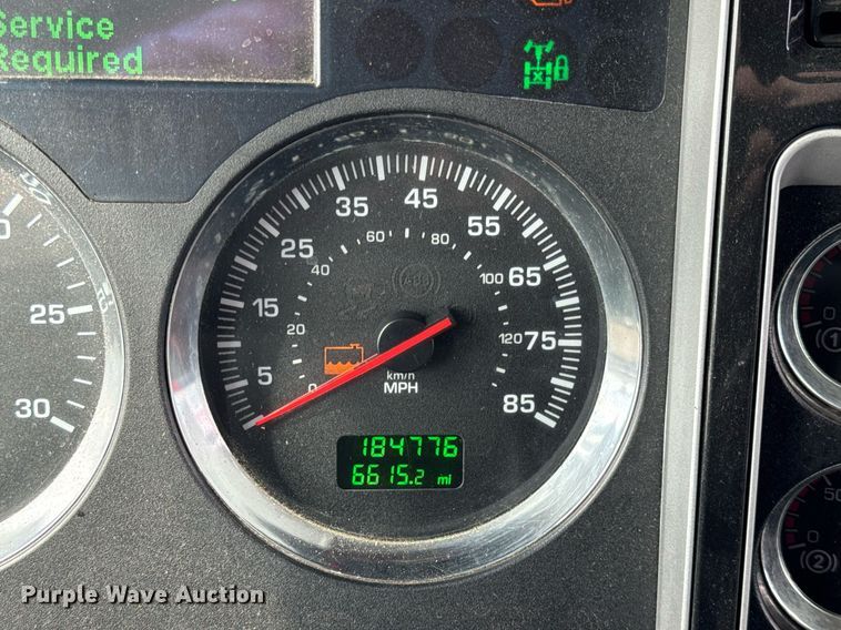 image for item DU3468 2013 Kenworth T660 semi truck