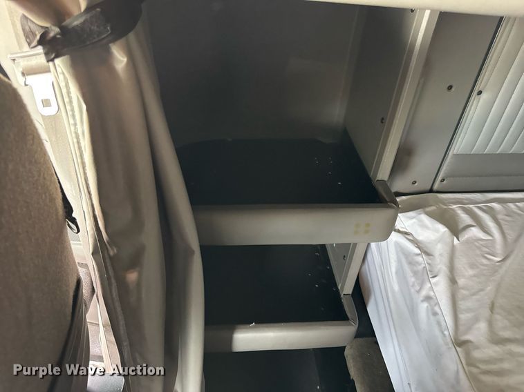 image for item DU3468 2013 Kenworth T660 semi truck