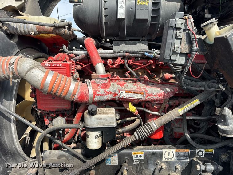 image for item DU3468 2013 Kenworth T660 semi truck