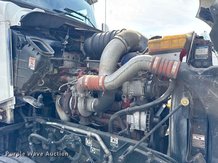 image for item DU3468 2013 Kenworth T660 semi truck