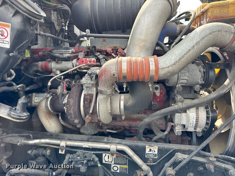 image for item DU3468 2013 Kenworth T660 semi truck