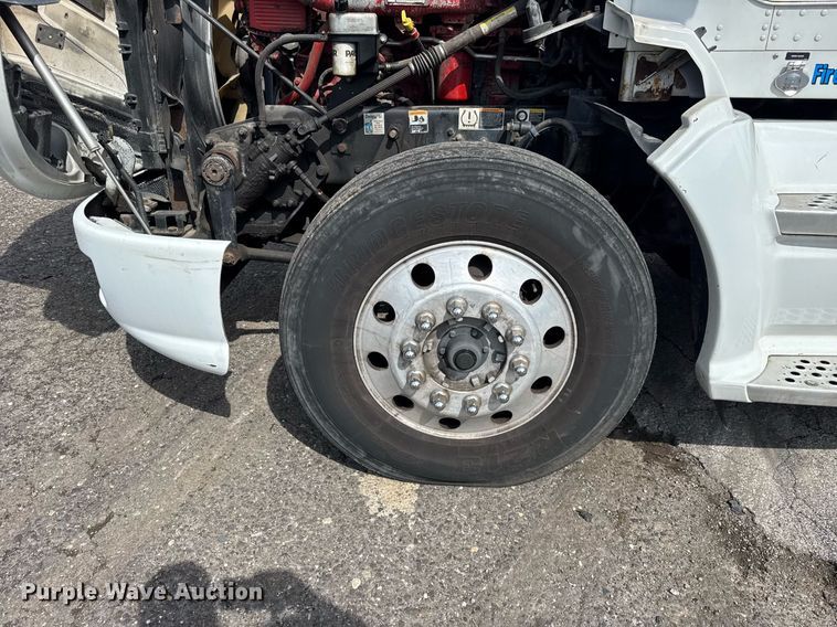 image for item DU3468 2013 Kenworth T660 semi truck