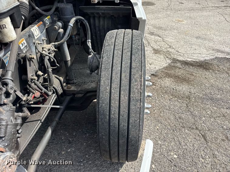 image for item DU3468 2013 Kenworth T660 semi truck