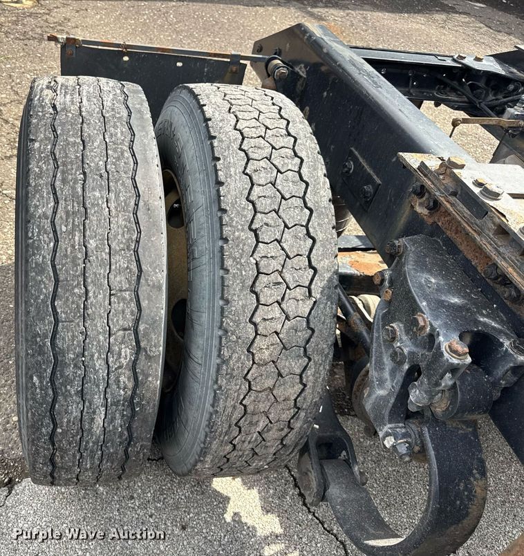 image for item DU3468 2013 Kenworth T660 semi truck