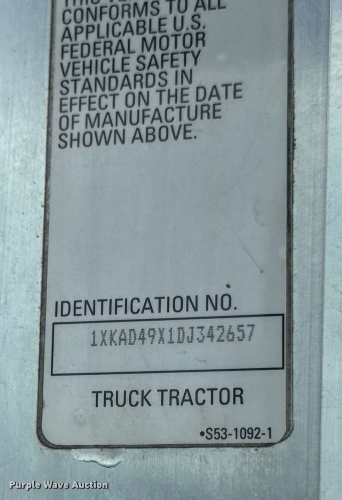 image for item DU3468 2013 Kenworth T660 semi truck