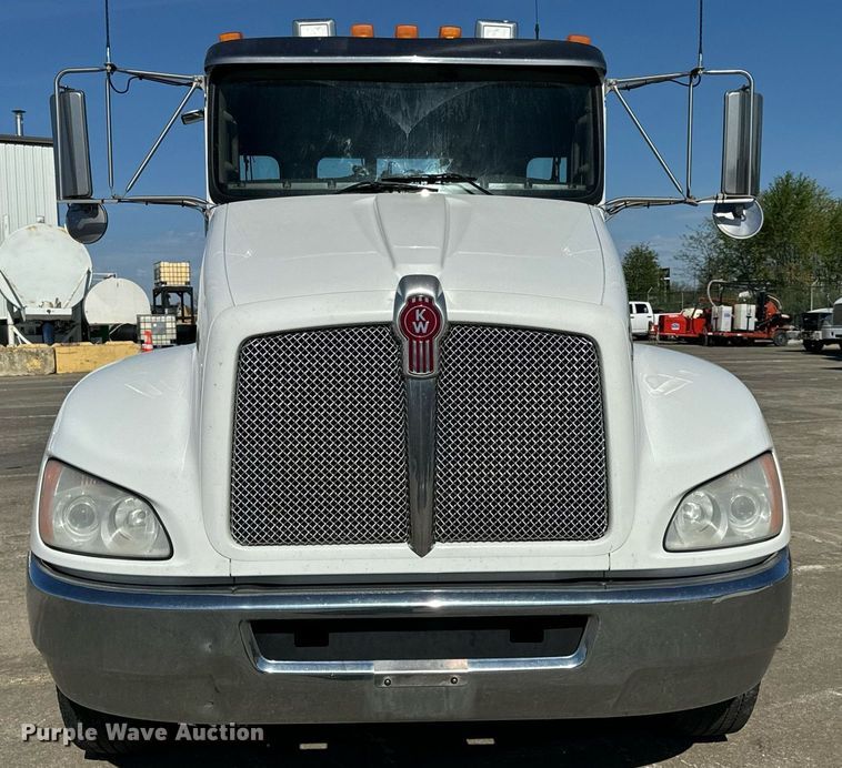 image for item DV1962 2016 Kenworth T370 semi truck