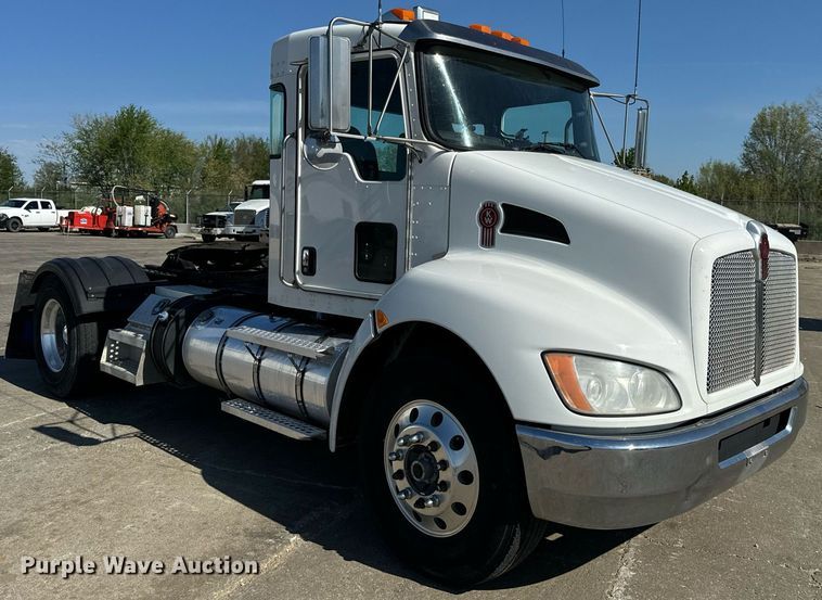 image for item DV1962 2016 Kenworth T370 semi truck