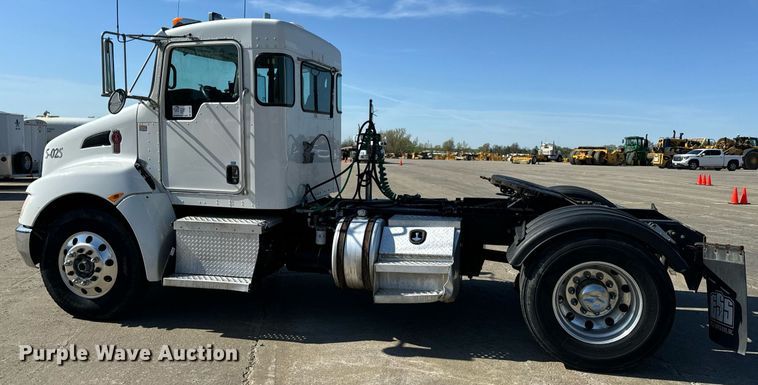 image for item DV1962 2016 Kenworth T370 semi truck