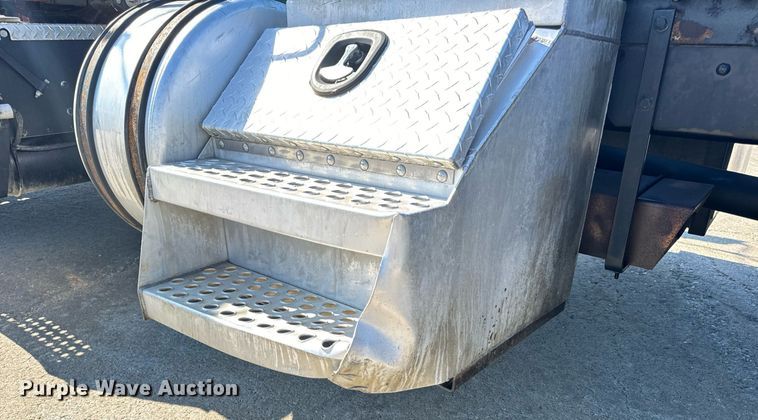 image for item DV1962 2016 Kenworth T370 semi truck