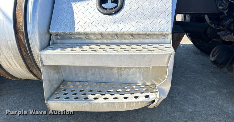 image for item DV1962 2016 Kenworth T370 semi truck