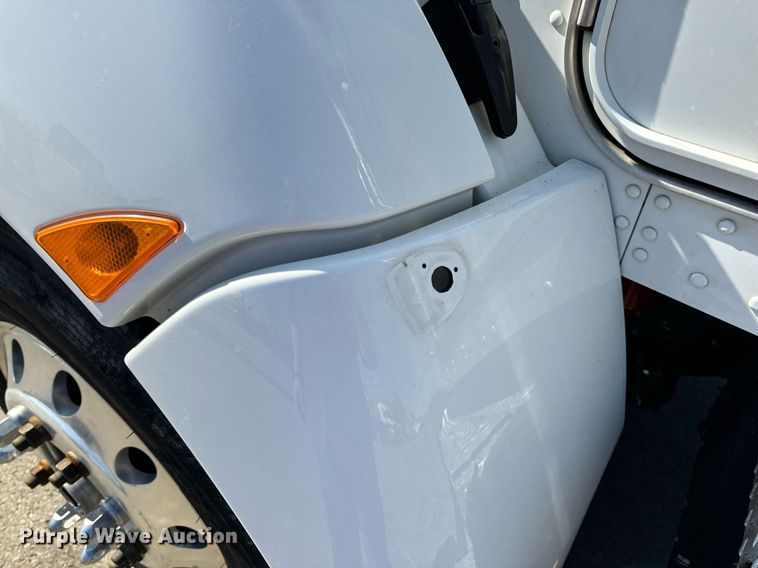 image for item DV1962 2016 Kenworth T370 semi truck