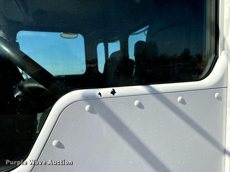 image for item DV1962 2016 Kenworth T370 semi truck