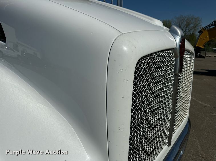 image for item DV1962 2016 Kenworth T370 semi truck