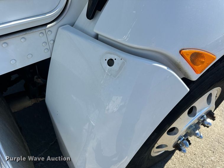 image for item DV1962 2016 Kenworth T370 semi truck