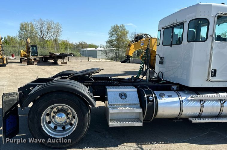 image for item DV1962 2016 Kenworth T370 semi truck