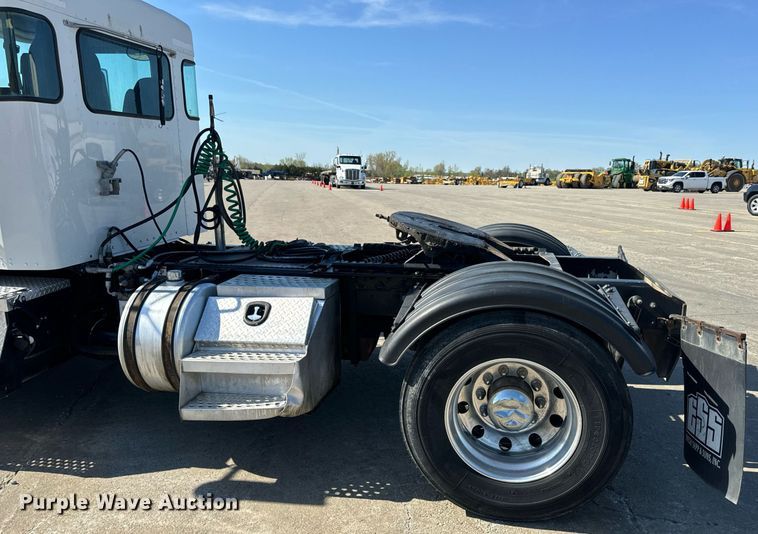 image for item DV1962 2016 Kenworth T370 semi truck