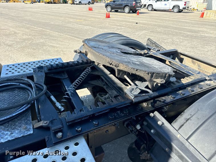 image for item DV1962 2016 Kenworth T370 semi truck