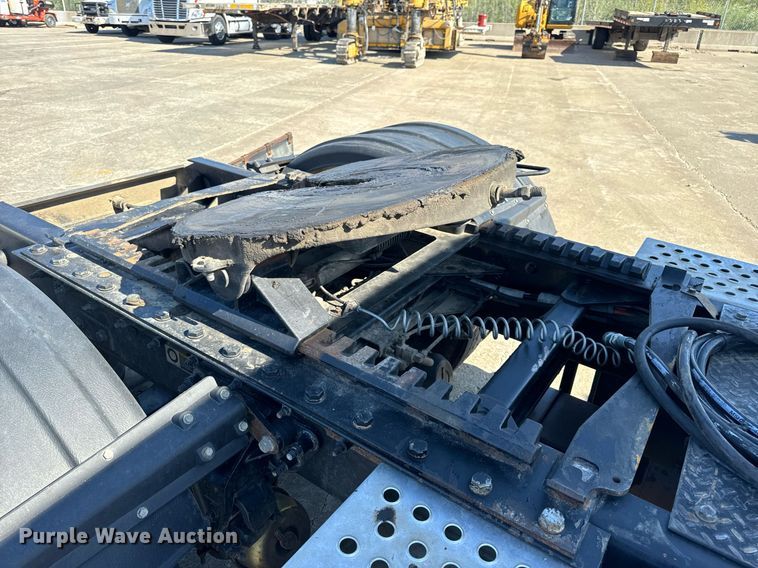 image for item DV1962 2016 Kenworth T370 semi truck