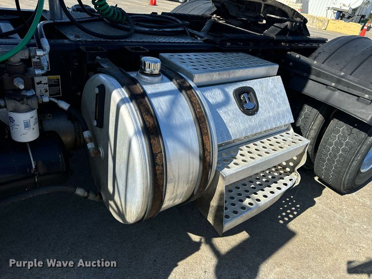 image for item DV1962 2016 Kenworth T370 semi truck