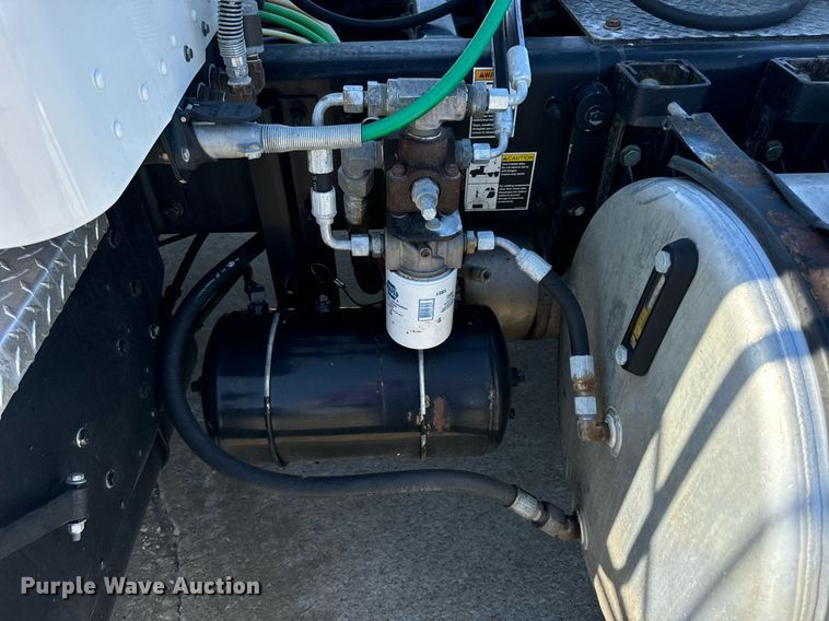 image for item DV1962 2016 Kenworth T370 semi truck