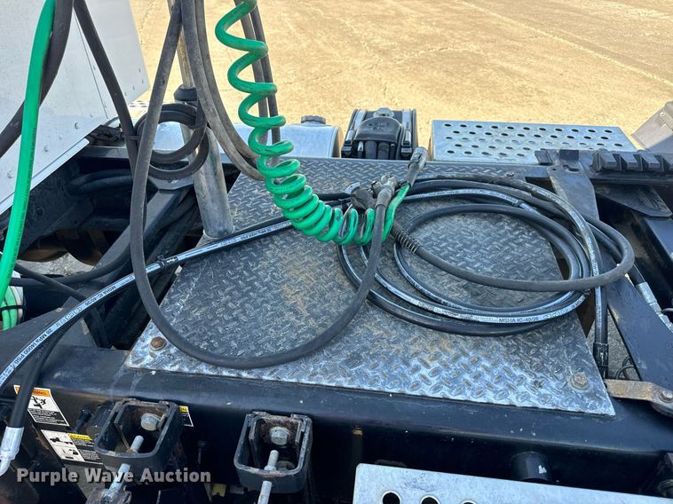 image for item DV1962 2016 Kenworth T370 semi truck