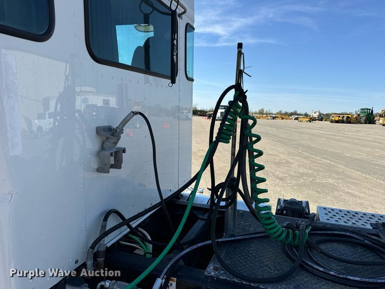 image for item DV1962 2016 Kenworth T370 semi truck