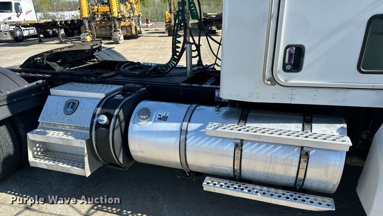 image for item DV1962 2016 Kenworth T370 semi truck