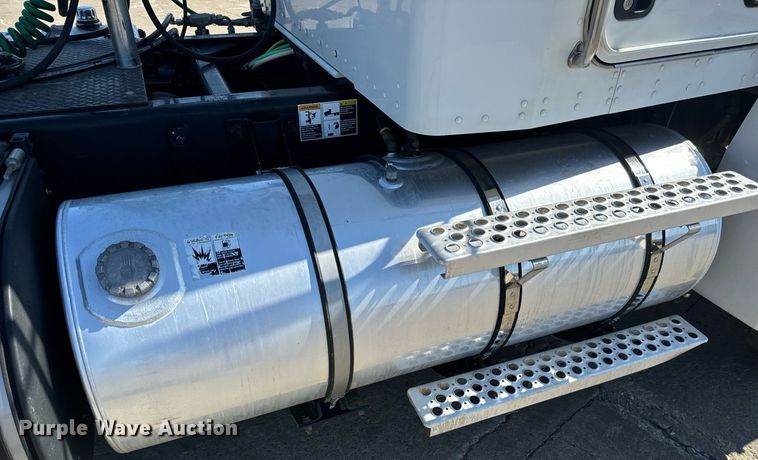 image for item DV1962 2016 Kenworth T370 semi truck