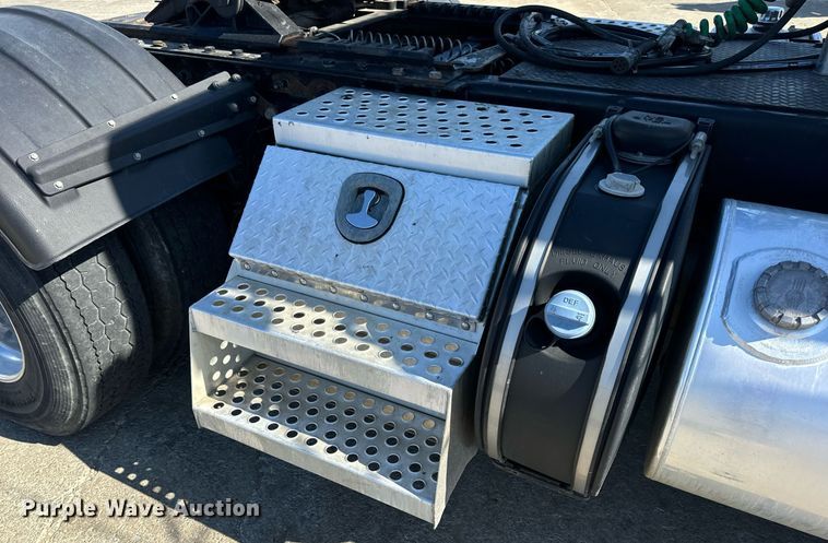 image for item DV1962 2016 Kenworth T370 semi truck