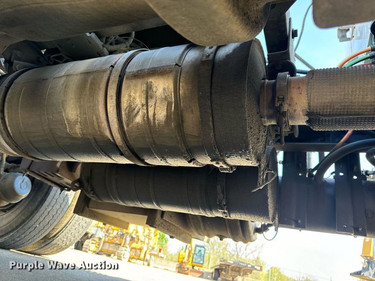 image for item DV1962 2016 Kenworth T370 semi truck