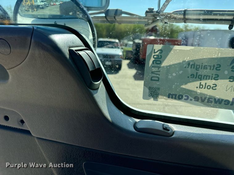 image for item DV1962 2016 Kenworth T370 semi truck