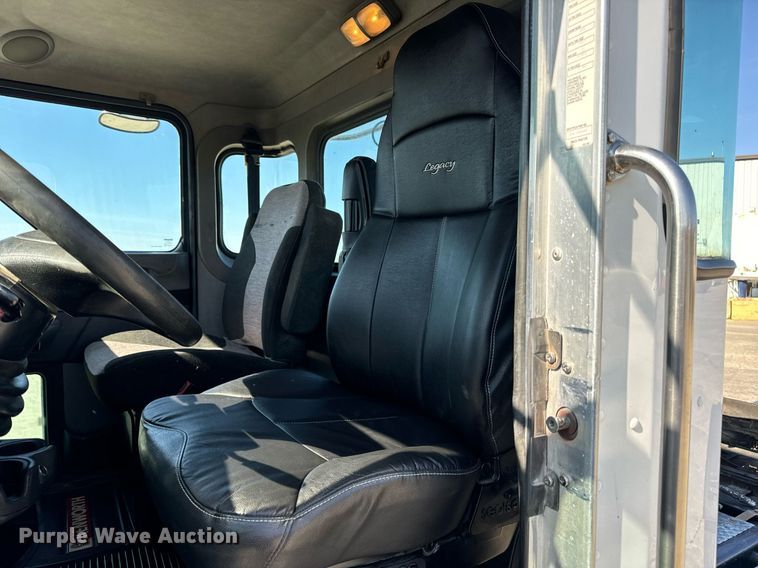 image for item DV1962 2016 Kenworth T370 semi truck