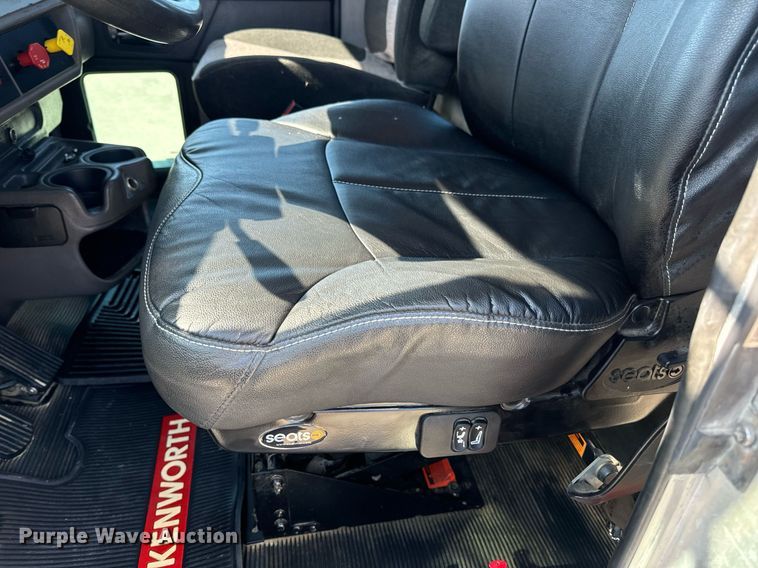 image for item DV1962 2016 Kenworth T370 semi truck