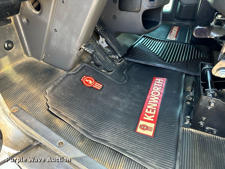 image for item DV1962 2016 Kenworth T370 semi truck