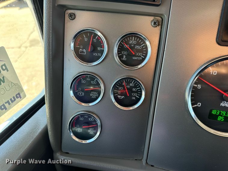 image for item DV1962 2016 Kenworth T370 semi truck